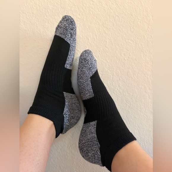 Women’s used ankle socks well worn - Picture 2 of 4